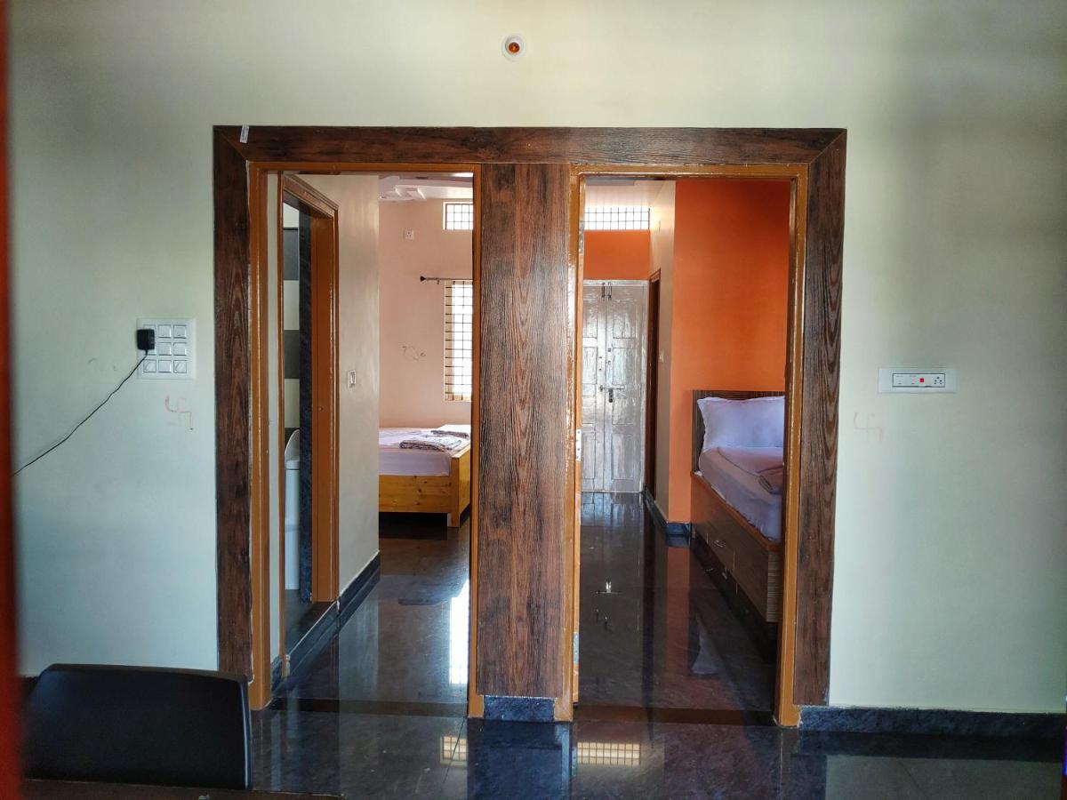 Vijayanagara Home Stay Hampi Bagian luar foto