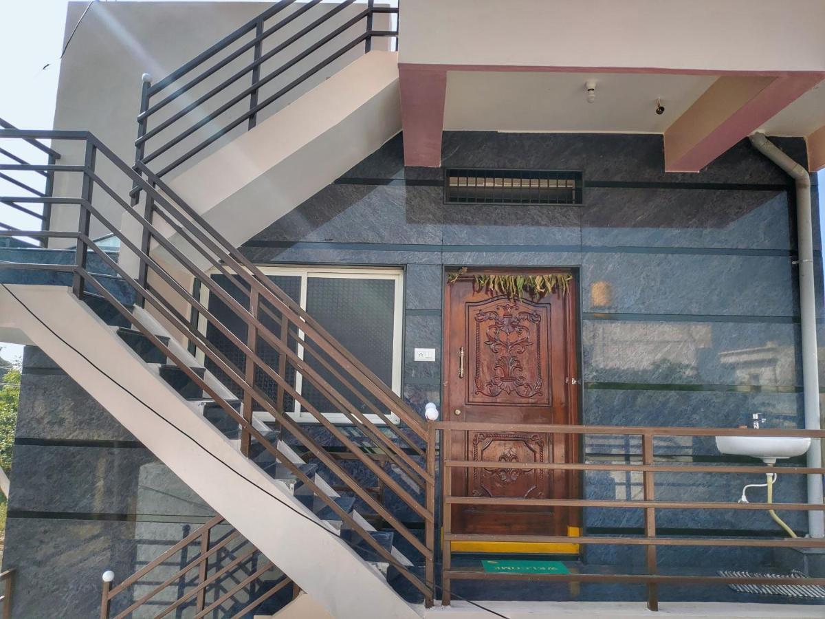 Vijayanagara Home Stay Hampi Bagian luar foto