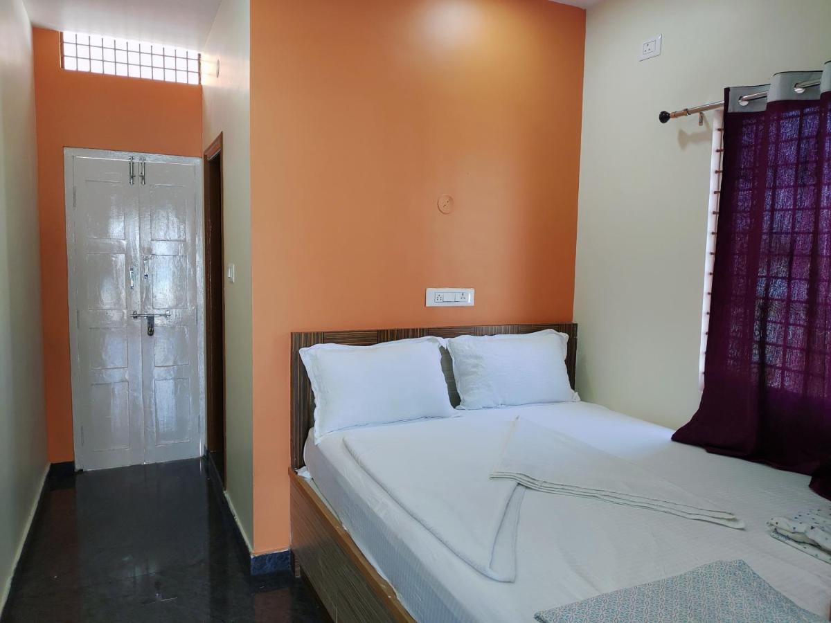 Vijayanagara Home Stay Hampi Bagian luar foto