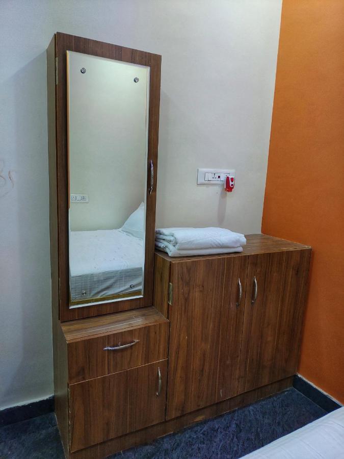 Vijayanagara Home Stay Hampi Bagian luar foto